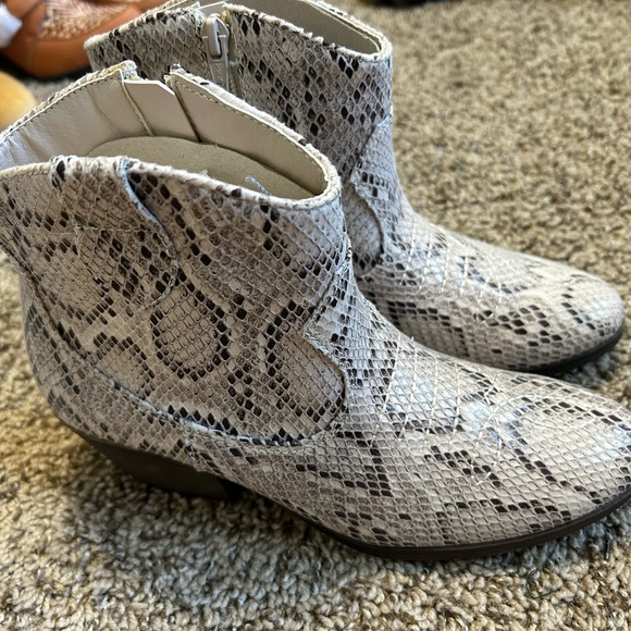 Snake-print Booties - Picture 5 of 5